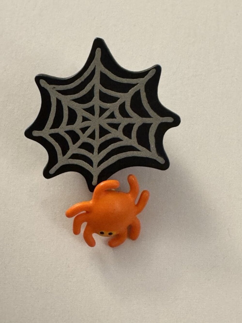 Hallmark Windup Halloween Holiday Spider Climbing Web Pin 1988 MM11